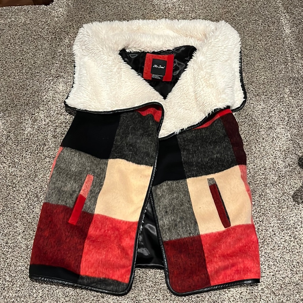 Me Jane Fleece-lined plaid vest